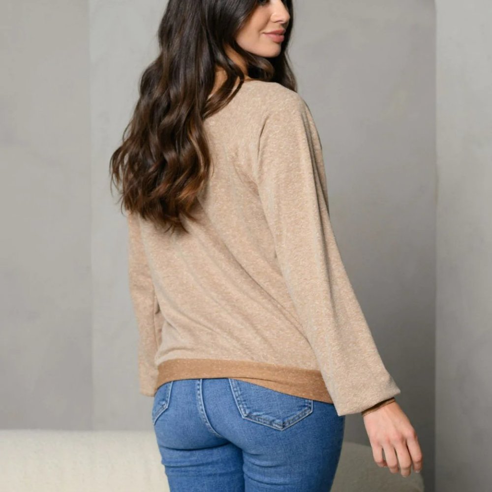 Colorblock V-neck - Picture 3 of 3